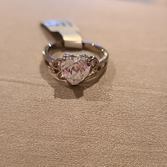 Heart shape cubic zirconia swirl band stainless steel ring - Picture 9 of 9